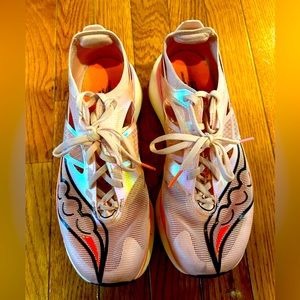 Women’s endorphin elite size 9.5 (color mars) 20 miles used $150